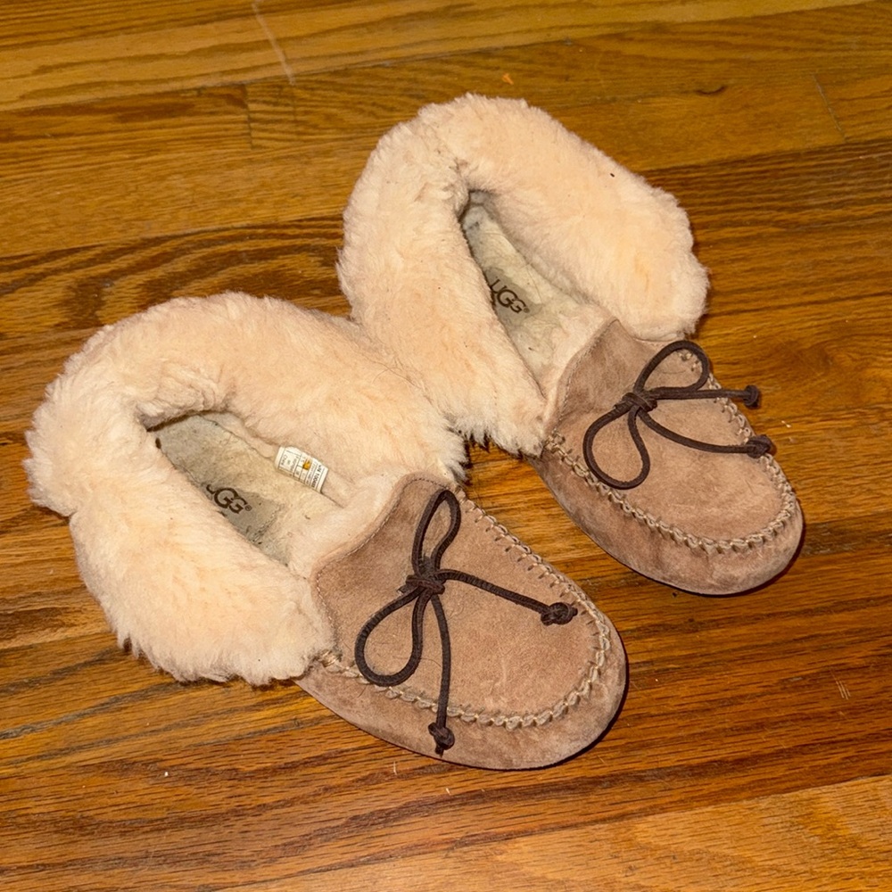 Fold over ugg shoes